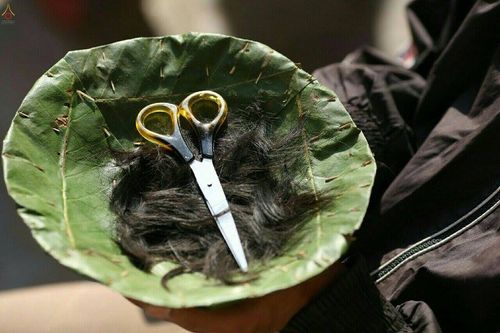 ภาพ No.19840:พิธีตัดปอยผมและแห่นาคธรรมทายาทในโครงการบรรพชาสามเณรเนปาล 150 รูป