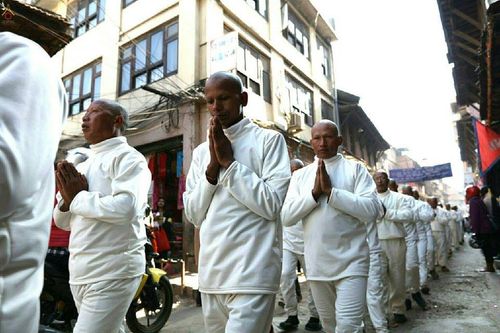 ภาพ No.19854:พิธีตัดปอยผมและแห่นาคธรรมทายาทในโครงการบรรพชาสามเณรเนปาล 150 รูป