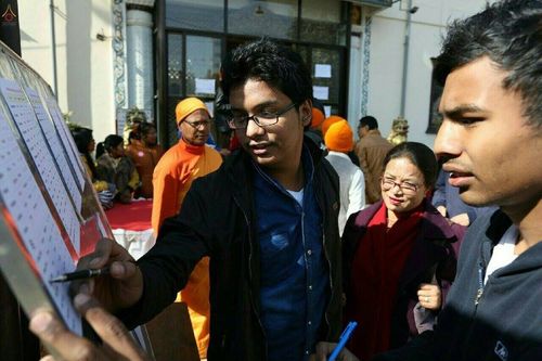 ภาพ No.19846:พิธีตัดปอยผมและแห่นาคธรรมทายาทในโครงการบรรพชาสามเณรเนปาล 150 รูป