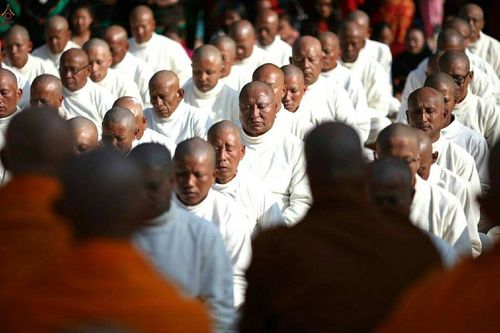 ภาพ No.19877:พิธีตัดปอยผมและแห่นาคธรรมทายาทในโครงการบรรพชาสามเณรเนปาล 150 รูป