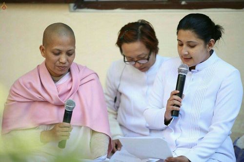 ภาพ No.19870:พิธีตัดปอยผมและแห่นาคธรรมทายาทในโครงการบรรพชาสามเณรเนปาล 150 รูป