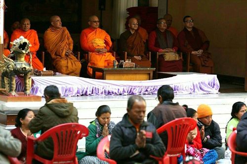 ภาพ No.19878:พิธีตัดปอยผมและแห่นาคธรรมทายาทในโครงการบรรพชาสามเณรเนปาล 150 รูป