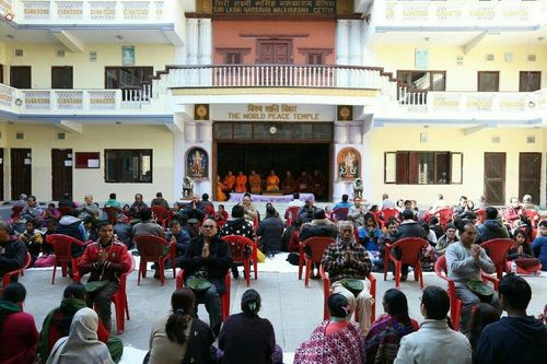 ภาพ No.19880:พิธีตัดปอยผมและแห่นาคธรรมทายาทในโครงการบรรพชาสามเณรเนปาล 150 รูป