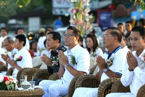 ภาพ No.19644:ประมวลภาพตักบาตรพระ 1,199 รูป ณ ถนนชายหาดพัทยากลาง