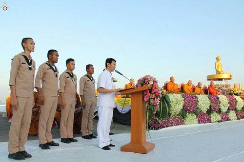 ภาพ No.19638:ประมวลภาพตักบาตรพระ 1,199 รูป ณ ถนนชายหาดพัทยากลาง