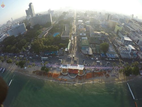 ภาพ No.19648:ประมวลภาพตักบาตรพระ 1,199 รูป ณ ถนนชายหาดพัทยากลาง