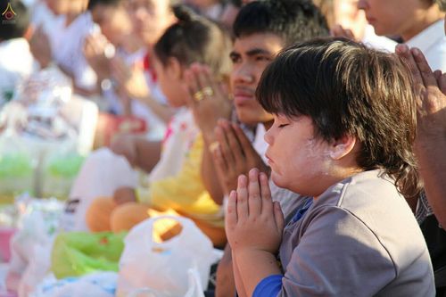 ภาพ No.19654:ประมวลภาพตักบาตรพระ 1,199 รูป ณ ถนนชายหาดพัทยากลาง