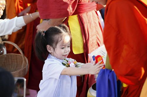 ภาพ No.19669:ประมวลภาพตักบาตรพระ 1,199 รูป ณ ถนนชายหาดพัทยากลาง