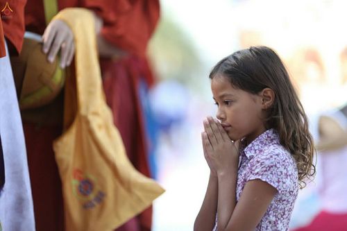 ภาพ No.19673:ประมวลภาพตักบาตรพระ 1,199 รูป ณ ถนนชายหาดพัทยากลาง