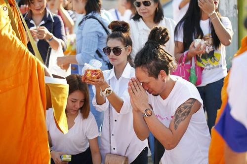 ภาพ No.19680:ประมวลภาพตักบาตรพระ 1,199 รูป ณ ถนนชายหาดพัทยากลาง