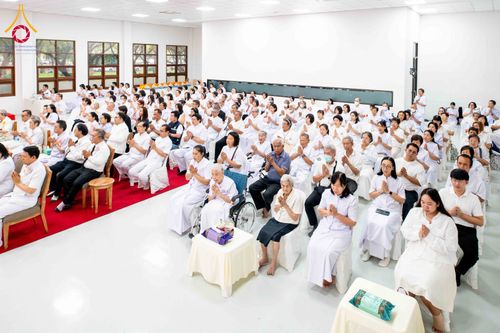 ภาพ No.314669:วันเสาร์ที่ 21 มีนาคม พ.ศ. 2569 พิธีบำเพ็ญกุศล คุณพ่อณรงค์ จินตมากุล  สิริอายุ 99 ปี 11 เดือน โยมบิดา พระครูปลัดรัตนวีรวัฒน์ (รังสฤษดิ์ อิทฺธิจินตโก) ที่ปรึกษาเจ้าคณะจังหวัดปทุมธานี เจ้าอาวาสวัดพระธรรมกาย  ณ ห้องปลูกศรัทธา 2 วัดพระธรรมกาย ปทุมธานี