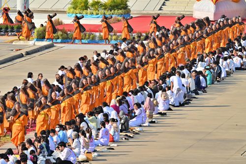 ภาพ No.306058:วันที่ 25 มกราคม พ.ศ. 2569 พิธีต้อนรับพระธรรมยาตรา วัดพระธรรมกาย(ภาพชุดที่ 4) ในโครงการธรรมยาตรา กตัญญูบูชา มหาปูชนียาจารย์ พระมงคลเทพมุนี(สด จนฺทสโร) พระผู้ปราบมาร อนุสรณ์สถาน 7 แห่ง ปีที่ 14