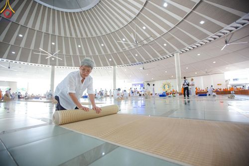 ภาพ No.157774:พิธีถวายภัตตาหารเมนูสวรรค์ ในพรรษาแห่งการเข้าถึงธรรม วันเสาร์ที่ 28 กันยายน พ.ศ. 2567 ณ หอฉันคุณยายอาจารย์ฯ วัดพระธรรมกาย