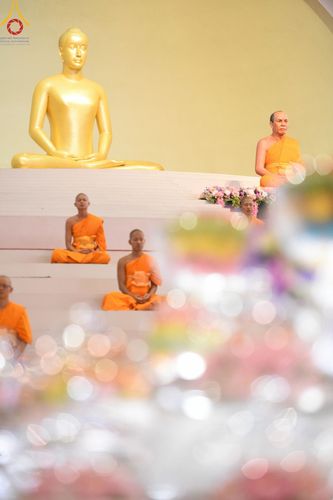 ภาพ No.136670:พิธีตักบาตร พิธีบูชาข้าวพระ ในวันอาทิตย์ต้นเดือนที่ 5 พฤษภาคม พ.ศ. 2567 ณ วัดพระธรรมกาย จ.ปทุมธานี