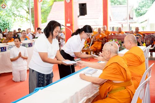 ภาพ No.234487:วันพฤหัสบดีที่ 24 กรกฎาคม พ.ศ. 2568 พิธีถวายสังฆทานแก่คณะสงฆ์ 323 วัด , พิธีมอบกองทุนหนุนแรงใจช่วยครูใต้ , พิธีทำบุญส่วนกุศลแด่ผู้วายชนม์ ในเหตุการณ์ความไม่สงบ 4 จังหวัด ชายแดนภาคใต้ (ปัตตานี , ยะลา , นราธิวาส , สงขลา) ปีที่ 21 ครั้งที่ 179 ณ วัดเวฬุวัน 