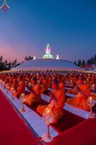 ภาพ No.109680:พิธีจุดประทีปถวายเป็นพุทธบูชา และบูชาธรรมมหาปูชนียาจารย์ วันที่ 10 มกราคม พ.ศ. 2567 ณ อนุสรณ์สถานคลองบางนางแท่น อ.สามพราน จ.นครปฐม