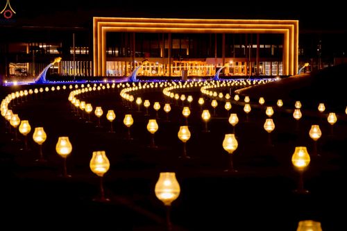 ภาพ No.241084:วันพุธที่ 27 สิงหาคม พ.ศ. 2568 พิธีจุดประทีป ในวันธรรมชัย ณ วัดพระธรรมกาย