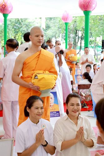 ภาพ No.229255:วันเสาร์ที่ 14 มิถุนายน พ.ศ. 2568 พิธีบรรพชา , พิธีถวายบาตร , พิธีอุปสมบท ในโครงการบรรพชาอุปสมบทหมู่ ผู้บริหารรุ่นที่ 15 และ อุดมศึกษา รุ่นที่ 52 ณ โบสถ์พระไตรปิฎก วัดพระธรรมกาย