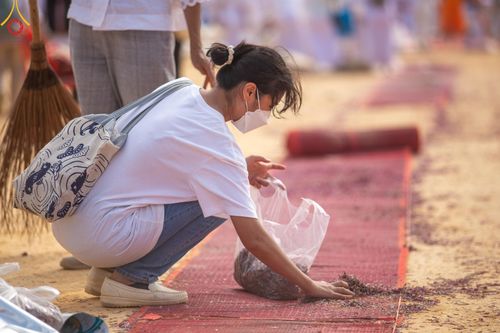 ภาพ No.130110:V.34 เพื่อธรรมเพื่อบางกล่ำ การรับบุญของเจ้าหน้าที่หน่วยงานต่างๆ  เพื่องานธรรมยาตราอัญเชิญพระบรมสารีริกธาตุ ประดิษฐาน ณ มหารัตนเจดีย์สิริปทุมสวรรค์ (เจดีย์อริยพุทธะ 5 พระองค์) ณ ศูนย์ปฏิบัติธรรมภาคใต้ อ.บางกล่ำ จ.สงขลา ระหว่างวันที่ 9-10 มีนาคม พ.ศ. 2567