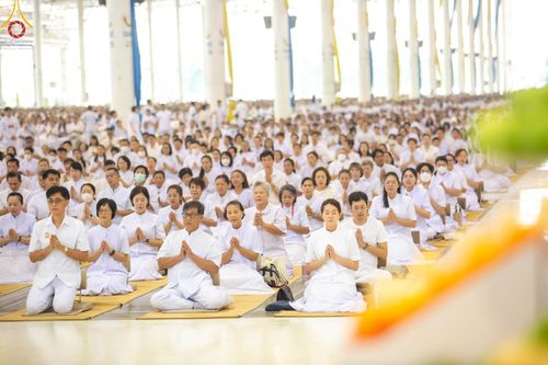 ภาพ No.159265:พิธีบูชาข้าวพระ ในวันอาทิตย์ต้นเดือน วันที่ 6 ตุลาคม พ.ศ. 2567 ณ สภาธรรมกายสากล วัดพระธรรมกาย