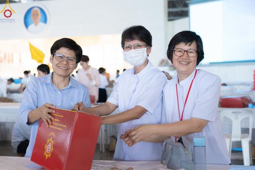 ภาพ No.212131:วันจันทร์ที่ 17 มีนาคม พ.ศ. 2568 บุญบรรจุกล่องไทยธรรม เพื่อถวายแด่พระสังฆาธิการ 40,000 กว่าวัดทั่วไทย ในวันคุ้มครองโลก 22 เมษายน พ.ศ. 2568 ณ บ้านแก้วเรือนทองคุณยายฯ วัดพระธรรมกาย