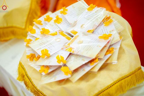 ภาพ No.214877:พิธีต้อนรับสัญญาบัตร พัดยศ พระราชวิเทศวชิรเวที (บัณฑิต วรปญฺโญ) เจ้าอาวาสวัดพระธรรมกายสกอตแลนด์ สหราชอาณาจักร ผู้ช่วยเจ้าอาวาสวัดพระธรรมกาย ณ อุโบสถพระไตรปิฏก วัดพระธรรมกาย