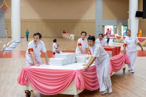 ภาพ No.138907:พิธีถวายกองทุนสนับสนุน การสร้างพระไตรปิฎกฉบับธรรมชัย และอนุรักษ์คัมภีร์ใบลาน น้อมบูชาธรรมหลวงพ่อธัมมชโย 80 ปี ณ ห้องแก้วสารพัดนึก 2 วัดพระธรรมกาย วันเสาร์ที่ 1 มิถุนายน พศ. 2567