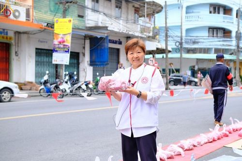 ภาพ No.128743:V.33 รวมพลังเพื่อบางกล่ำ การเตรียมงานของเจ้าหน้าที่หน่วยงานต่างๆ เพื่องานธรรมยาตราอัญเชิญพระบรมสารีริกธาตุ ประดิษฐาน ณ มหารัตนเจดีย์สิริปทุมสวรรค์ (เจดีย์อริยพุทธะ 5 พระองค์) ศูนย์ปฏิบัติธรรมภาคใต้ อ.บางกล่ำ จ.สงขลา ระหว่างวันที่ 9-10 มีนาคม พ.ศ. 2567