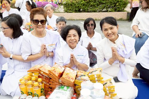 ภาพ No.241992:วันอาทิตย์ที่ 31 สิงหาคม พ.ศ. 2568 พิธีทำบุญแด่คณะสงฆ์ 122 รูป ฉลอง 121 ปี อำเภอคลองหลวง จ.ปทุมธานี เพื่อนำส่งช่วยเหลือคณะสงฆ์ 323 วัด 4 จังหวัดชายแดนภาคใต้ และช่วยเหลือประชาชนจากเหตุปะทะ แนวชายแดนไทย-กัมพูชา ณ บริเวณหน้าที่ว่าการอำเภอคลองหลวง 