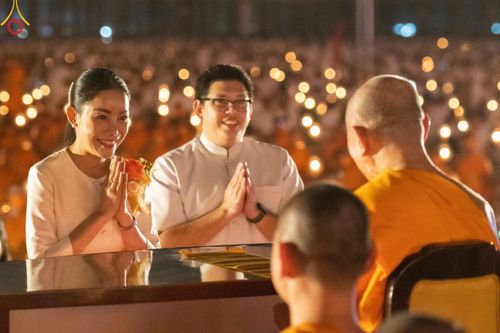 ภาพ No.122326:พิธีจุดประทีปถวายเป็นพุทธบูชา และบูชาธรรมมหาปูชนียาจารย์ พระมงคลเทพมุนี(สด จนฺทสโร) ในโครงการธรรมยาตรา กตัญญูบูชา มหาปูชนียาจารย์ พระมงคลเทพมุนี(สด จนฺทสโร) พระผู้ปราบมาร อนุสรณ์สถาน 7 แห่ง ปีที่ 12 วันที่ 31 มกราคม พ.ศ. 2567 ณ วัดพระธรรมกาย จ.ปทุมธานี (