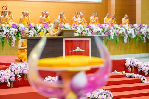 ภาพ No.150010:พิธีตักบาตร , พิธีปฎิบัติธรรม , พิธีถวายภัตตาหารเมนูสวรรค์ ในพรรษาแห่งการเข้าถึงธรรม วันธรรมชัย วันอังคารที่ 27 สิงหาคม พ.ศ.2567 ณ สภาธรรมกายสากล วัดพระธรรมกาย