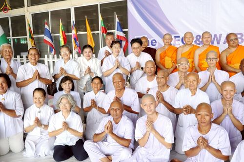 ภาพ No.230884:วันที่ 28 มิถุนายน พ.ศ. 2568 พิธีตัดปอยผมและปลงผม โครงการบวชพระนานาชาติ AEC & WAB รุ่นที่ 9 ณ วิหารคด 2 วัดพระธรรมกาย