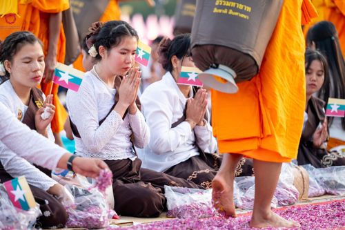 ภาพ No.198241:พิธีต้อนรับพระธรรมยาตรา ณ อนุสรณ์สถานลำดับที่ 5 สถานที่เผยแผ่วิชชาธรรมกายครั้งแรก อนุสรณ์สถานบางปลา วัดบางปลา อำเภอบางเลน จังหวัดนครปฐม ในโครงการธรรมยาตรา กตัญญูบูชา มหาปูชนียาจารย์ พระมงคลเทพมุนี(สด จนฺทสโร) พระผู้ปราบมาร ปีที่ 13 วัน 19 มกราคม พ.ศ.2568