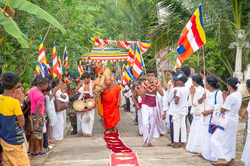 ภาพ No.140790:PhotoStory มหาศรัทธา ธรรมยาตราศรีลังกา EP.4 โครงการสยาม-ลังกา ธรรมยาตรา ฉลองเทศกาลวิสาขบูชาแห่งชาติ ศรีลังกา  บูชาธรรม 80 ปีหลวงพ่อธัมมชโย เส้นทางจาก เมืองดัมบูลลา ไปยัง เมืองมาตะเล  ตั้งแต่วันที่ 17-20 พฤษภาคม พ.ศ. 2567