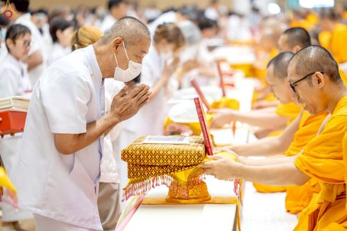 ภาพ No.228425:วันอาทิตย์ที่ 8 มิถุนายน พ.ศ. 2568 พิธีถวายทุนสนับสนุนพระไตรปิฎกฉบับธรรมชัย และอนุรักษ์คัมภีร์โบราณ ณ ห้องแก้วสารพัดนึก 2 วัดพระธรรมกาย