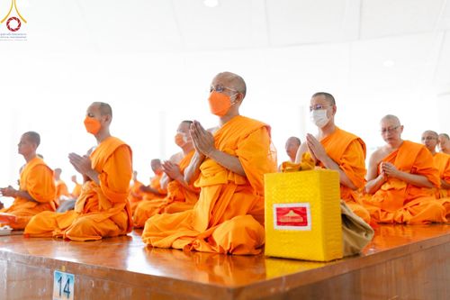 ภาพ No.205788:พิธีสวดพระพุทธมนต์ และถวายภัตตาหารเมนูสวรรค์แด่พระภิกษุ สามเณร วันจันทร์ที่ 3 กุมภาพันธ์ พ.ศ. 2568 ณ หอฉันคุณยายอาจารย์ฯ วัดพระธรรมกาย