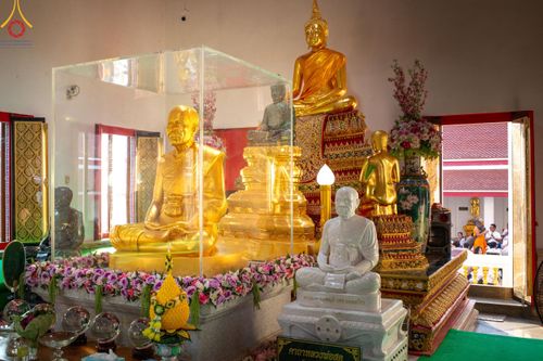 ภาพ No.110496:พิธีต้อนรับพระธรรมยาตรา ในโครงการธรรมยาตรากตัญญูบูชา มหาปูชนียาจารย์ พระมงคลเทพมุนี(สด จนฺทสโร) พระผู้ปราบมาร อนุสรณ์สถาน 7 แห่ง ปีที่ 12 วันที่ 11 มกราคม พ.ศ. 2567 ณ อนุสรณ์สถานลำดับที่ 3 สถานที่เกิดใหม่ในเพศสมณะ วัดสองพี่น้อง จ.สุพรรณบุรี