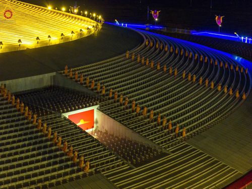 ภาพ No.160688:พิธีจุดประทีป 20,000 ดวง บูชาพระมหาธรรมกายเจดีย์ และบูชาพระมงคลเทพมุนี (สด จนฺทสโร) พระผู้ปราบมาร ณ ลานธรรม พระมหาธรรมกายเจดีย์ วัดพระธรรมกาย จ.ปทุมธานี วันที่ 10 ตุลาคม พ.ศ. 2567