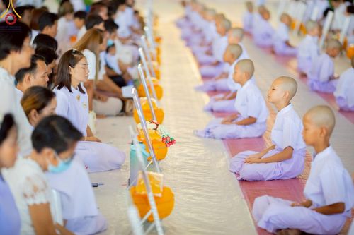 ภาพ No.215057:วันเสาร์ที่ 5 เมษายน พ.ศ. 2568 พิธีเวียนประทักษิณรอบพระมหาธรรมกายเจดีย์  พิธีวันทาเจดีย์ พิธีขอขมาและมอบผ้าไตร ในโครงการบรรพชาสามเณรฟื้นฟูพระพุทธศาสนาทั่วไทย , โครงการหน่อแก้วเปรียญธรรม รุ่นที่ 13 ,  โครงการสามเณรยุวธรรมทายาท รุ่นที่ 33 , โครงการสามเณรมั