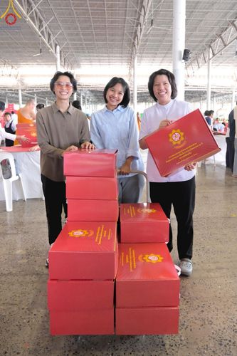 ภาพ No.210980:วันที่ 15 มีนาคม พ.ศ. 2568  บุญบรรจุกล่องไทยธรรม เพื่อถวายแด่พระสังฆาธิการ 40,000 กว่าวัดทั่วไทย ในวันคุ้มครองโลก 22 เมษายน พ.ศ. 2568