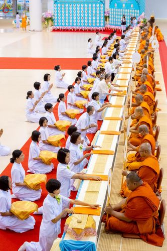 ภาพ No.233874:วันเสาร์ที่ 19 กรกฎาคม พ.ศ.2568 วันมหารำลึก ครั้งที่ 35 พิธีรำลึกถึงนักสร้างบารมี , พิธีสวดพระพุทธมนต์ , พิธีทอดผ้าบังสกุลและถวายไทยธรรม วัดพระธรรมกาย