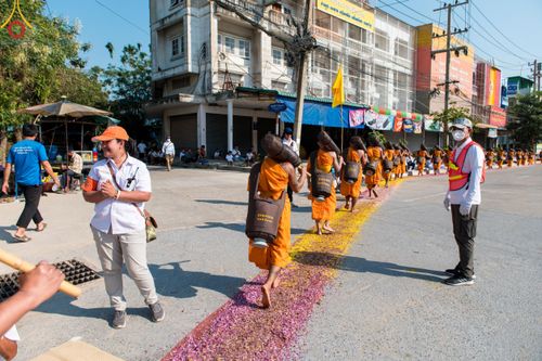 ภาพ No.119783:V.19 แกล้วกล้า การเตรียมงาน เก็บงาน การรับบุญของเจ้าหน้าที่หน่วยงานต่างๆ เพื่อโครงการธรรมยาตรา กตัญญูบูชามหาปูชนียาจารย์ พระมงคลเทพมุนี (สด จนฺทสโร) พระผู้ปราบมาร อนุสรณ์สถาน 7 แห่ง ปีที่ 12 ระหว่างวันที่ 2 - 31 มกราคม พ.ศ.2567