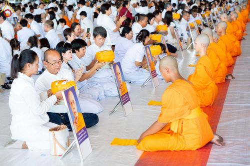 ภาพ No.215877:วันเสาร์ที่ 5 เมษายน พ.ศ. 2568 พิธีขอบรรพชา พิธีขอสรณคมน์และศีล  พิธีขอนิสสัย พิธีถวายบาตร ในโครงการบรรพชาสามเณรฟื้นฟูพระพุทธศาสนาทั่วไทย , โครงการหน่อแก้วเปรียญธรรม รุ่นที่ 13 ,  โครงการสามเณรยุวธรรมทายาท รุ่นที่ 33 , โครงการสามเณรมัชฌิมธรรมทายาท รุ่นที