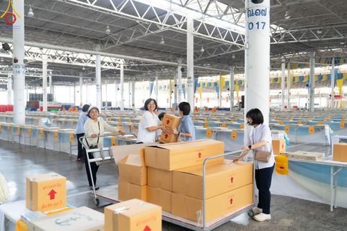 ภาพ No.60937:V.37 ยิ่งกว่าดี เพื่อ 80 ปีของพ่อ ภาพการเตรียมงานของหน่วยงานต่างๆ เพื่อพิธีฉลองอายุวัฒนมงคล 80 ปี หลวงพ่อธัมมชโย และรับถวายมหาสังฆทาน 10,000 กว่าวัดทั่วประเทศ ในวันคุ้มครองโลก วันจันทร์ที่ 22 เมษายน พ.ศ. 2567