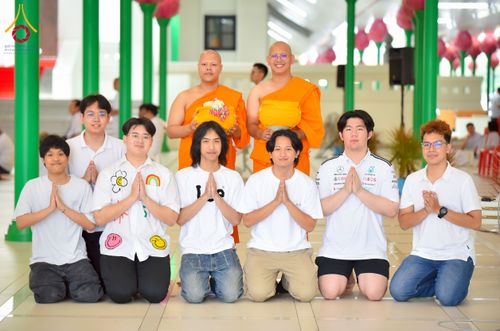 ภาพ No.244889:วันเสาร์ที่ 6 กันยายน พ.ศ. 2568 พิธีถวายบาตร บรรพชา อุปสมบทของนาคธรรมทายาท โครงการอุปสมบทหมู่บูชาธรรมครบรอบ 108 ปี  วันครูผู้ค้นพบวิชชาธรรมกาย ณ โบสถ์พระไตรปิฎก วัดพระธรรมกาย