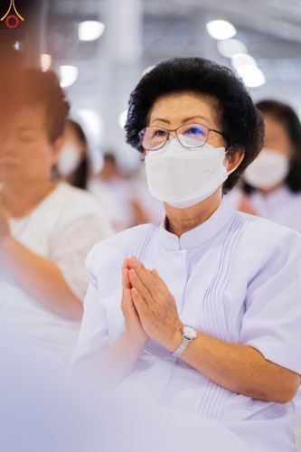 ภาพ No.89545:พิธีตักบาตร ข้าวสารอาหารแห้ง พิธีบูชาข้าวพระ และพิธีจุดเทียนใจ ไฟนิรันดร์  อนันตชัย ณ สภาธรรมกายสากล วัดพระธรรมกาย วันอาทิตย์ที่ 1 ตุลาคม พ.ศ. 2566