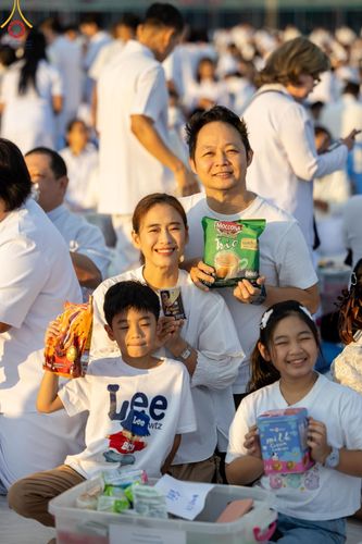 ภาพ No.187841:พิธีตักบาตรฉลองพระใหม่ ต้อนรับพุทธศักราช 2568 ณ ลานธรรมพระมหาธรรมกายเจดีย์ วัดพระธรรมกาย จ.ปทุมธานี วันที่ 1 มกราคม พ.ศ. 2568