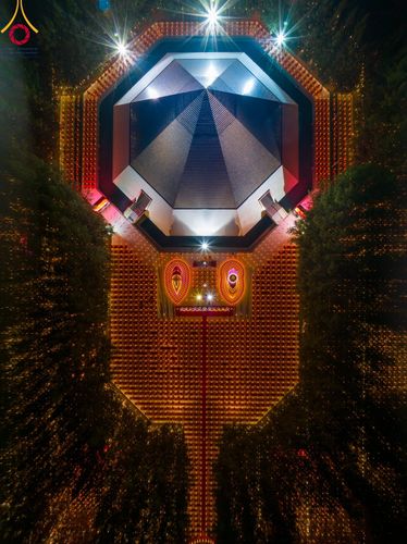 ภาพ No.107223:พิธีจุดประทีปถวายเป็นพุทธบูชา และบูชาธรรมมหาปูชนียาจารย์ ในโครงการธรรมยาตรากตัญญูบูชา มหาปูชนียาจารย์ พระมงคลเทพมุนี(สด จนฺทสโร) พระผู้ปราบมาร  อนุสรณ์สถาน 7 แห่ง ปีที่ 12  วันที่ 6 มกราคม พ.ศ. 2567 ณ อนุสรณ์สถานมหาวิหารพระมงคลเทพมุนี อ.สองพี่น้อง จ.สุพร