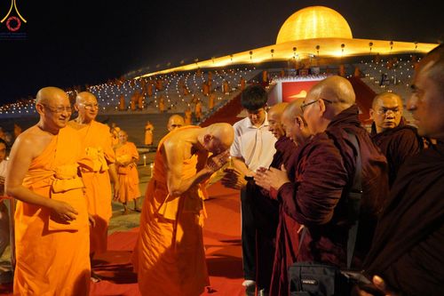 ภาพ No.125121:พิธีเวียนประทักษิณและจุดมาฆประทีป (ชุดที่ 2) ในวันมาฆบูชา เสาร์ที่ 24 กุมภาพันธ์ พ.ศ. 2567 ณ พระมหาธรรมกายเจดีย์ วัดพระธรรมกาย