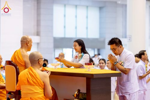 ภาพ No.264400:วันอาทิตย์ที่ 2 พฤศจิกายน พ.ศ. 2568 พิธีบูชาข้าวพระ ณ สภาธรรมกายสากล วัดพระธรรมกาย